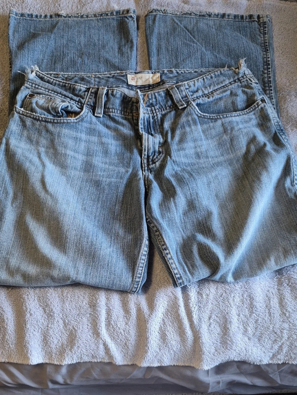 BKE Women's Light Blue Straight Leg Jeans